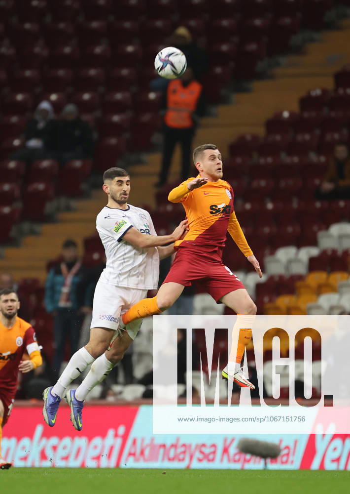 Galatasaray v Kasimpasa - Turkish Super Lig ISTANBUL, TURKIYE - JANUARY 20: Alexandru Cicaldau (R) of Galatasaray in action against Dogucan Haspolat (L) of Kasimpasa during Turkish Super Lig week 22 soccer match between Galatasaray and Kasimpasa in Istanbul, Turkiye on January 20, 2022. Istanbul Turkey. Editorial use only. Please get in touch for any other usage.