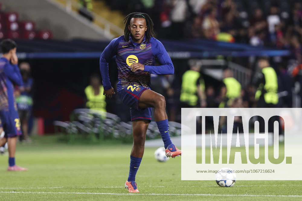 Jules Kounde of FC Barcelona, Barca warms up during the UEFA Champions League 2025 26 League Phase MD2, match between FC Barcelona and Paris Saint-Germain at Estadi Olimpic Lluis Companys on October 01, 2025 in Barcelona, Spain. Barcelona SPAIN - ZUMAa181 20251001_zaa_a181_011