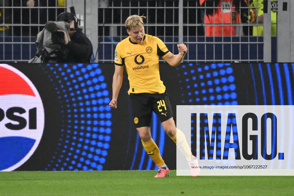 Jubel 1:0 Daniel Svensson (Borussia Dortmund) 01.10.2025, Fussball Champions League 2025 2026, 2. Spieltag, Borussia Dortmund - Athletic Bilbao UEFA regulations prohibit any use of photographs as image sequences and or quasi-video Dortmund Signal Iduna Park Nordrhein Westfalen Deutschland
