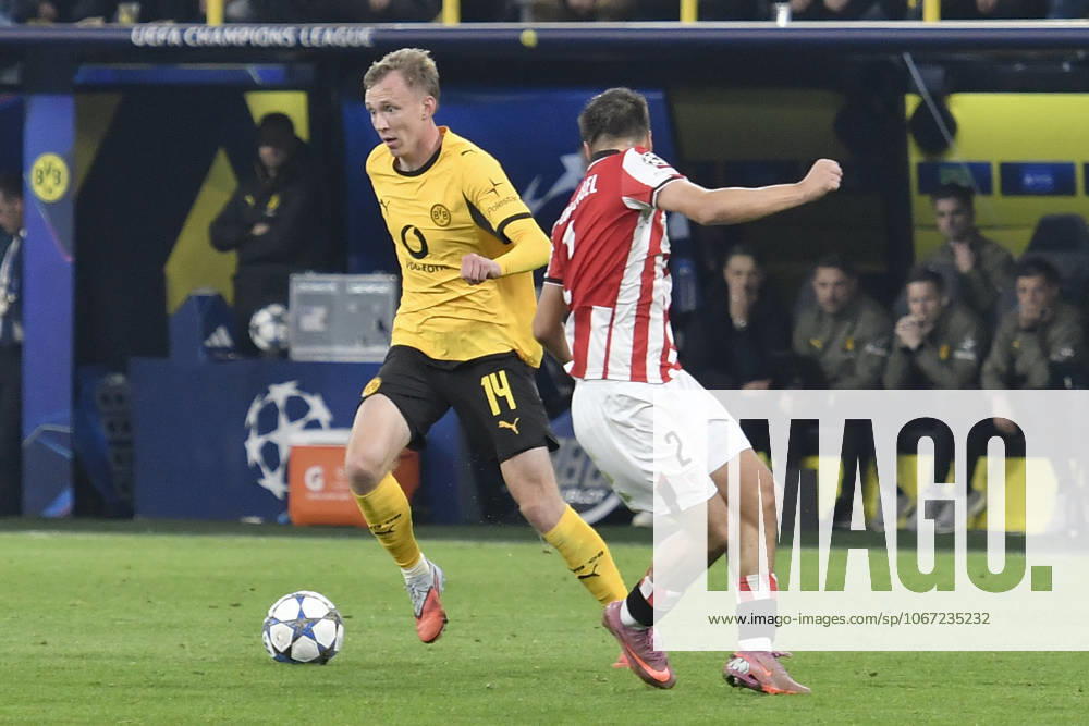 V. li. im Zweikampf Maximilian Beier (Dortmund 14) Andoni Gorosabel (Bilbao 2) 01.04.2025 Fussball, Champions League, Borussia Dortmund vs Athletic Club de Bilbao, Signal Iduna Park, Dortmund,