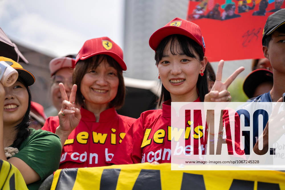 Formula 1 Singapore Airlines Singapore Grand Prix - Arrivals Japanese fans on Thursday (Media Day) during Formula 1 Singapore Airlines Singapore Grand Prix 2025 at the Marina Bay Street Circuit Singapore on October 2, 2025. Photo by Antoine Lapeyre ABACAPRESS.COM Singapore Singapore