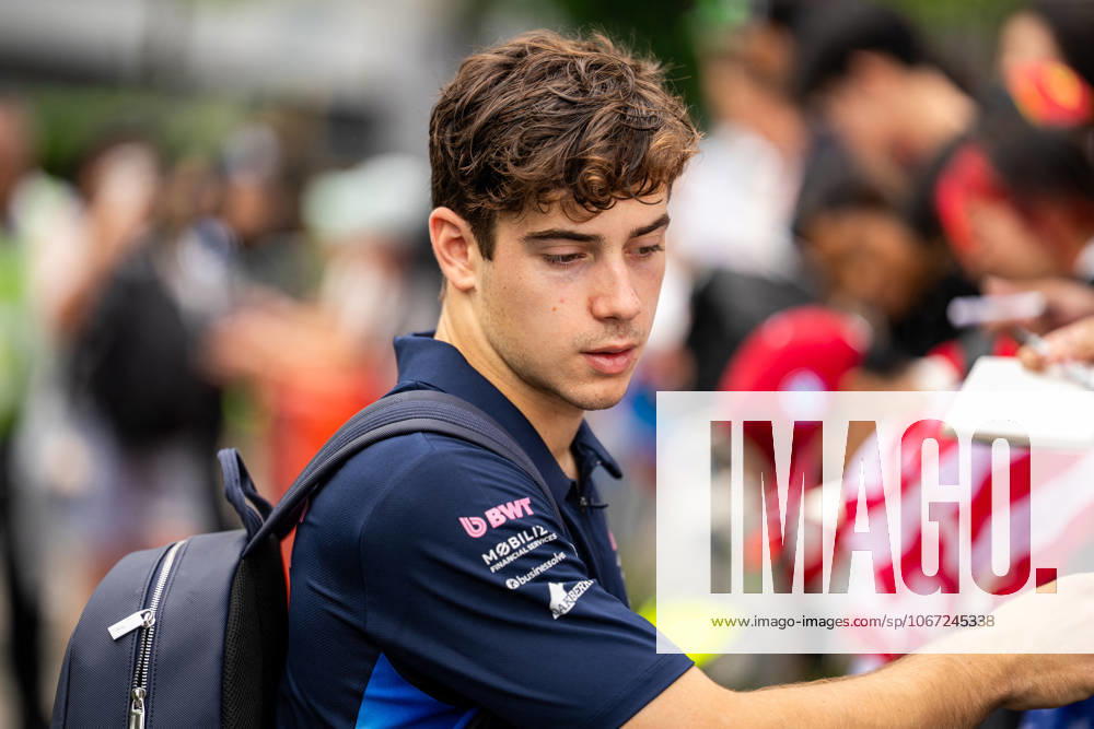 Formula 1 Singapore Airlines Singapore Grand Prix - Arrivals Franco Colapinto (Arg) of Alpine Renault 43 entering the paddock looking deep in thought on Thursday (Media Day) during Formula 1 Singapore Airlines Singapore Grand Prix 2025 at the Marina Bay Street Circuit Singapore on October 2, 2025. Photo by Antoine Lapeyre ABACAPRESS.COM Singapore Singapore