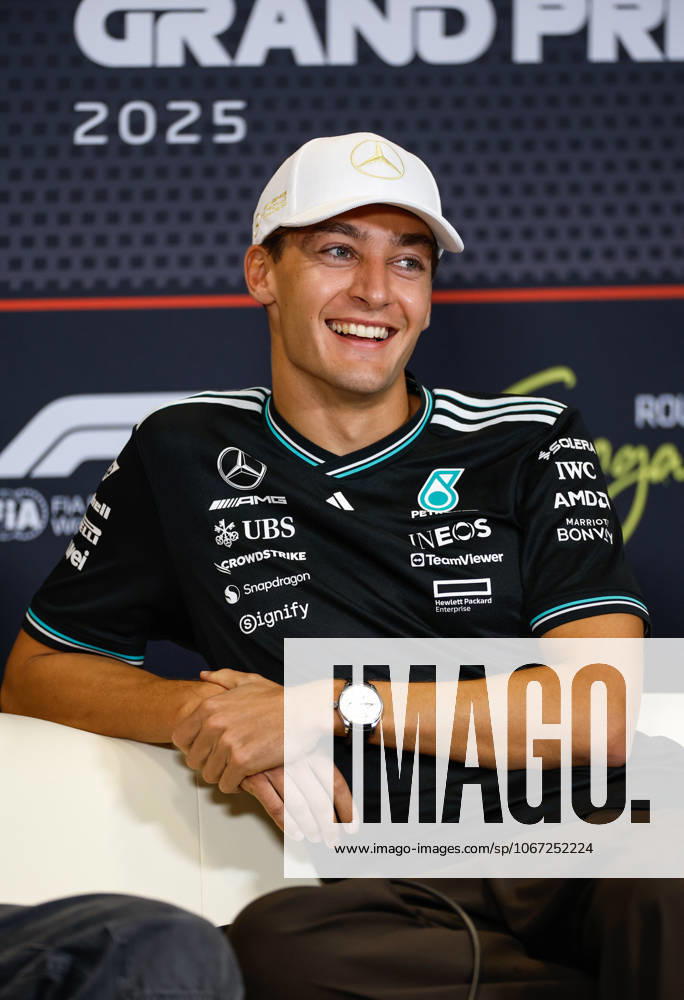 F1 - SINGAPORE GRAND PRIX 2025 RUSSELL George (gbr), Mercedes AMG F1 Team W16, portrait during the 2025 Formula 1 Singapore Grand Prix, 18th round of the 2025 FIA Formula One World Championship, WM, Weltmeisterschaft from October 3 to 5, 2025 on the Marina Bay Street Circuit, in Singapore - SingaporeSingapore