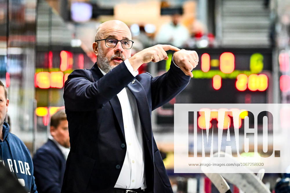 Stefan Nyman (Cheftrainer, Headcoach, Iserlohn Roosters), Feature, Symbolfoto, GER, Iserlohn Roosters vs. Loewen Frankfurt, Eishockey, Penny-DEL, 7. Spieltag, Spielzeit 2025 2026, 02.10.2025, GER, Iserlohn Roosters vs. Loewen Frankfurt, Eishockey, Penny-DEL, 7. Spieltag, Spielzeit 2025 2026, 02.10.2025 Iserlohn