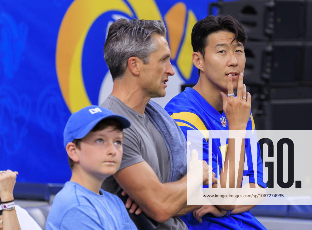 Son Heung-min 7 of the Los Angeles Football Club chats with LAFC Co-President and General Manager John Thorrington during pregame activities prior to the regular season NFL, American Football Herren, USA game against the San Francisco 49ers on Thursday October 2, 2025 at SoFi Stadium in Inglewood, California. JAVIER ROJAS PI Los Angeles USA - ZUMAp124 20251002_zaa_p124_006