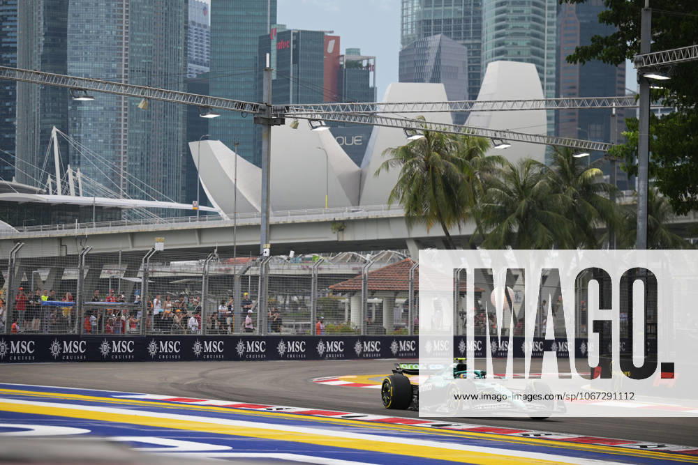 (251003) -- SINGAPORE, Oct. 3, 2025 -- Aston Martin s Spanish driver Fernando Alonso competes during the first practice session of the Formula 1 Singapore Grand Prix 2025, in Singapore, Oct. 3, 2025. (Photo by Xinhua) (SP)SINGAPORE-F1-SINGAPORE GRAND PRIX 2025-FIRST PRACTICE ThenxChihxWey