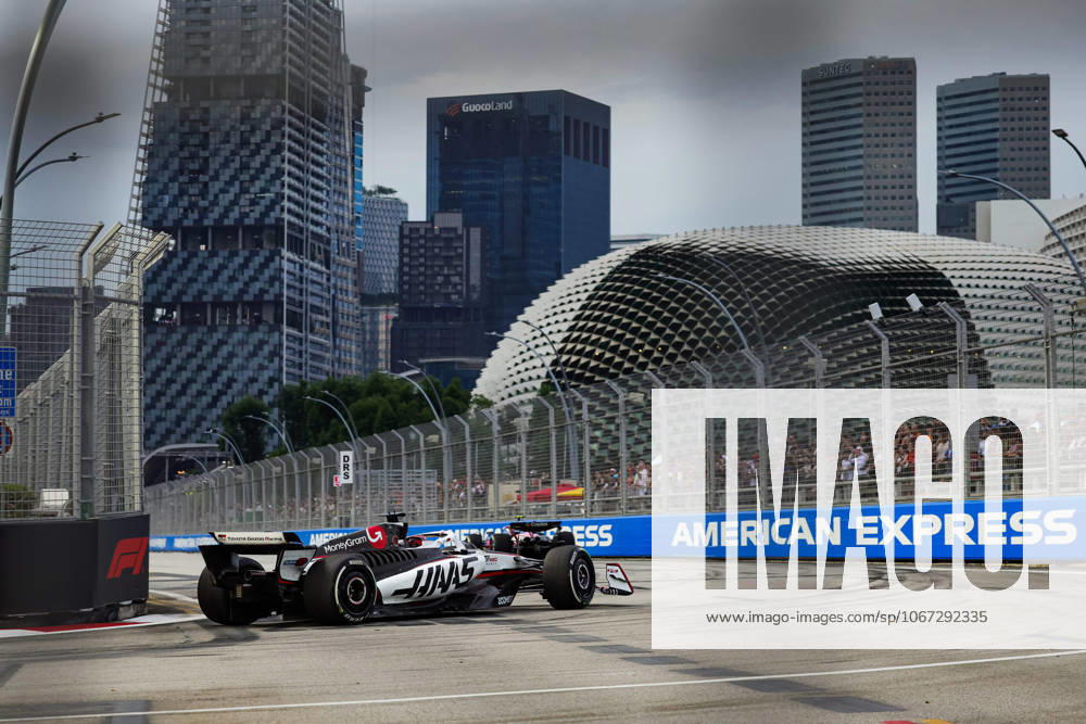 F1 - SINGAPORE GRAND PRIX 2025 31 OCON Esteban (fra), Haas F1 Team VF-25 Ferrari, action during the 2025 Formula 1 Singapore Grand Prix, 18th round of the 2025 FIA Formula One World Championship, WM, Weltmeisterschaft from October 3 to 5, 2025 on the Marina Bay Street Circuit, in Singapore - SingaporeSingapore