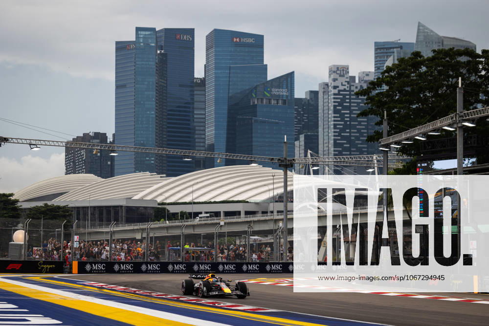 F1 - SINGAPORE GRAND PRIX 2025 01 VERSTAPPEN Max (nld), Red Bull Racing RB21, action during the 2025 Formula 1 Singapore Grand Prix, 18th round of the 2025 FIA Formula One World Championship, WM, Weltmeisterschaft from October 3 to 5, 2025 on the Marina Bay Street Circuit, in Singapore - SingaporeSingapore