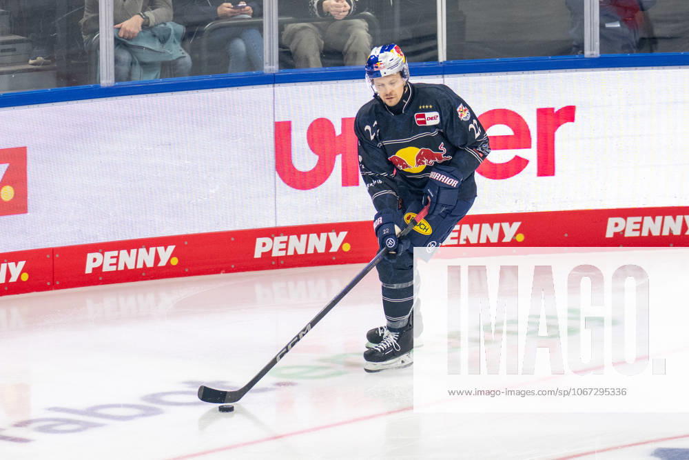 Ville Pokka 22 (EHC Red Bull Muenchen), EHC Red Bull Muenchen vs. Grizzlys Wolfsburg, PENNY DEL, Hauptrunde, 7. Spieltag, 03.10.2025 Muenchen Bayern Deutschland
