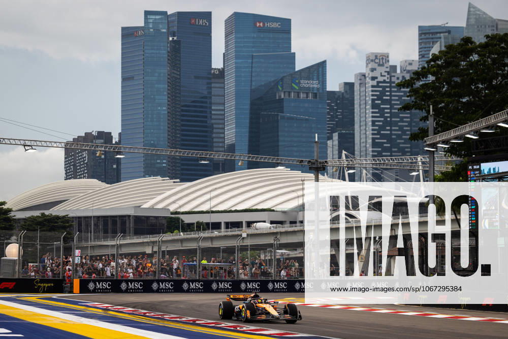 F1 - SINGAPORE GRAND PRIX 2025 81 PIASTRI Oscar (aus), McLaren F1 Team MCL39, action during the 2025 Formula 1 Singapore Grand Prix, 18th round of the 2025 FIA Formula One World Championship, WM, Weltmeisterschaft from October 3 to 5, 2025 on the Marina Bay Street Circuit, in Singapore - SingaporeSingapore