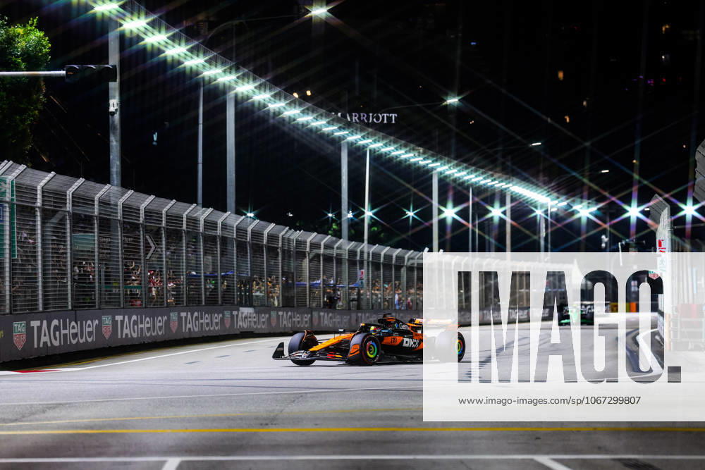 F1 - SINGAPORE GRAND PRIX 2025 81 PIASTRI Oscar (aus), McLaren F1 Team MCL39, action during the 2025 Formula 1 Singapore Grand Prix, 18th round of the 2025 FIA Formula One World Championship, WM, Weltmeisterschaft from October 3 to 5, 2025 on the Marina Bay Street Circuit, in Singapore - SingaporeSingapore
