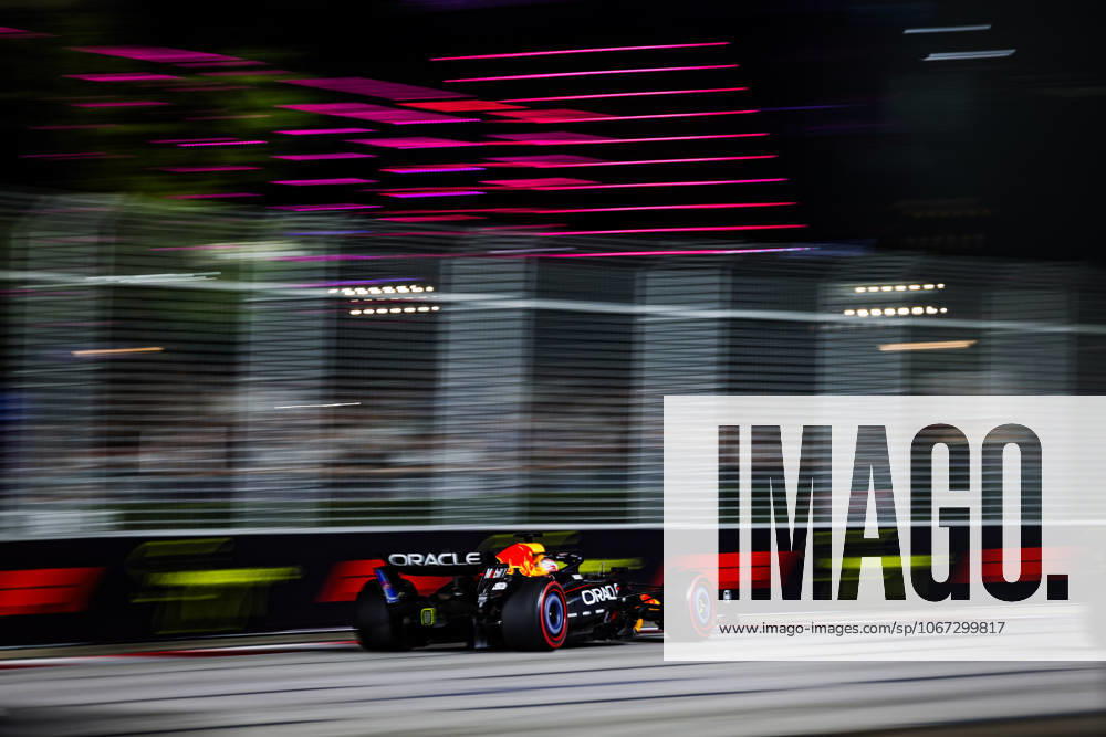 F1 - SINGAPORE GRAND PRIX 2025 01 VERSTAPPEN Max (nld), Red Bull Racing RB21, action during the 2025 Formula 1 Singapore Grand Prix, 18th round of the 2025 FIA Formula One World Championship, WM, Weltmeisterschaft from October 3 to 5, 2025 on the Marina Bay Street Circuit, in Singapore - SingaporeSingapore