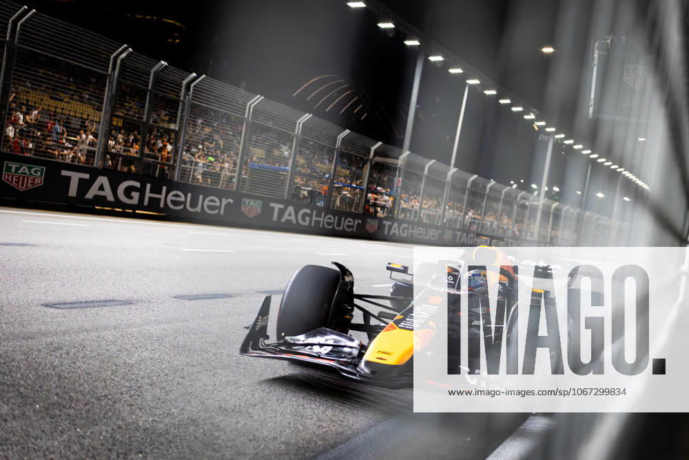 F1 - SINGAPORE GRAND PRIX 2025 01 VERSTAPPEN Max (nld), Red Bull Racing RB21, action during the 2025 Formula 1 Singapore Grand Prix, 18th round of the 2025 FIA Formula One World Championship, WM, Weltmeisterschaft from October 3 to 5, 2025 on the Marina Bay Street Circuit, in Singapore - SingaporeSingapore