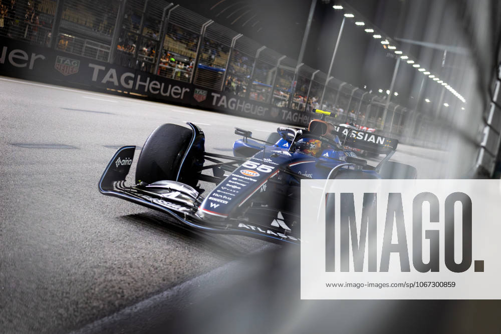 F1 - SINGAPORE GRAND PRIX 2025 55 SAINZ Carlos (spa), Williams Racing FW47, action during the 2025 Formula 1 Singapore Grand Prix, 18th round of the 2025 FIA Formula One World Championship, WM, Weltmeisterschaft from October 3 to 5, 2025 on the Marina Bay Street Circuit, in Singapore - SingaporeSingapore