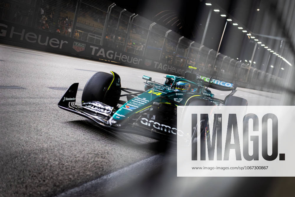 F1 - SINGAPORE GRAND PRIX 2025 14 ALONSO Fernando (spa), Aston Martin F1 Team AMR24, action during the 2025 Formula 1 Singapore Grand Prix, 18th round of the 2025 FIA Formula One World Championship, WM, Weltmeisterschaft from October 3 to 5, 2025 on the Marina Bay Street Circuit, in Singapore - SingaporeSingapore
