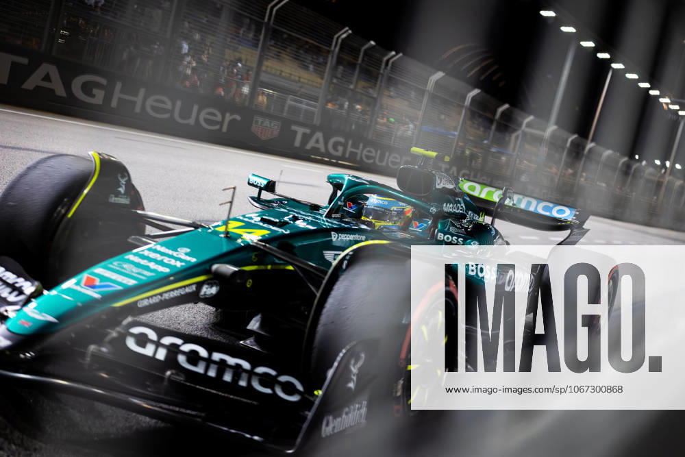 F1 - SINGAPORE GRAND PRIX 2025 14 ALONSO Fernando (spa), Aston Martin F1 Team AMR24, action during the 2025 Formula 1 Singapore Grand Prix, 18th round of the 2025 FIA Formula One World Championship, WM, Weltmeisterschaft from October 3 to 5, 2025 on the Marina Bay Street Circuit, in Singapore - SingaporeSingapore