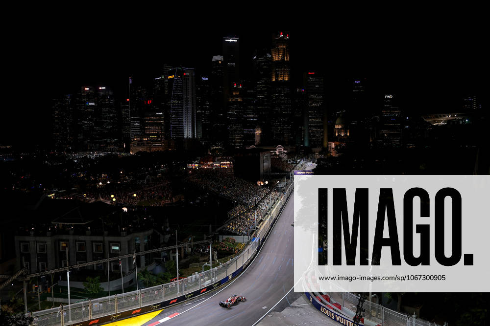 F1 - SINGAPORE GRAND PRIX 2025 44 HAMILTON Lewis (gbr), Scuderia Ferrari SF-25, action during the 2025 Formula 1 Singapore Grand Prix, 18th round of the 2025 FIA Formula One World Championship, WM, Weltmeisterschaft from October 3 to 5, 2025 on the Marina Bay Street Circuit, in Singapore - SingaporeSingapore