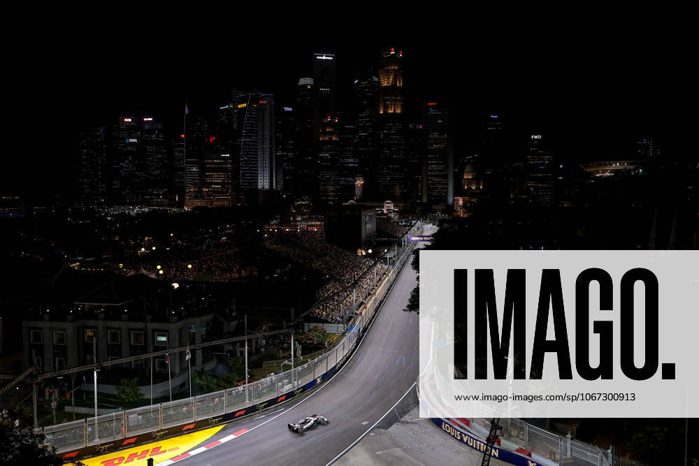F1 - SINGAPORE GRAND PRIX 2025 31 OCON Esteban (fra), Haas F1 Team VF-25 Ferrari, action during the 2025 Formula 1 Singapore Grand Prix, 18th round of the 2025 FIA Formula One World Championship, WM, Weltmeisterschaft from October 3 to 5, 2025 on the Marina Bay Street Circuit, in Singapore - SingaporeSingapore