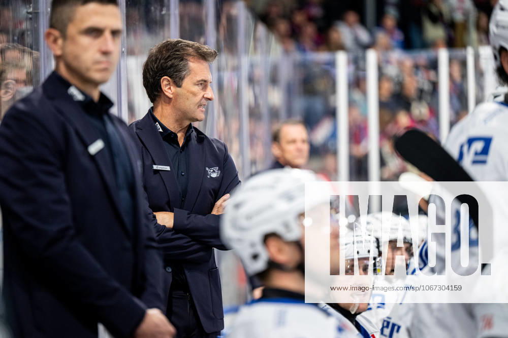 Dallas Eakins (Trainer, Coach, Headcoach, Adler Mannheim ), Nuernberg Ice Tigers vs. Adler Mannheim, Eishockey, Penny DEL, 7. Spieltag, 03.10.2025, Nuernberg Ice Tigers vs. Adler Mannheim, Eishockey, Penny DEL, 7. Spieltag
