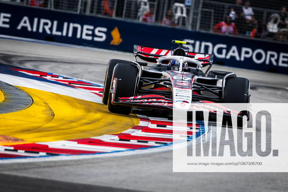 2025 Formula One Singapore Grand Prix Marina Bay Street Circuit, Singapore, Singapore. 3.October.2025; Oliver Bearman of Great Britain and MoneyGram Haas F1 Team during Free Practice 1 Formula One Singapore Grand Prix (Photo by Jay Hirano) Singapore Marina Bay Street Circuit Singapore