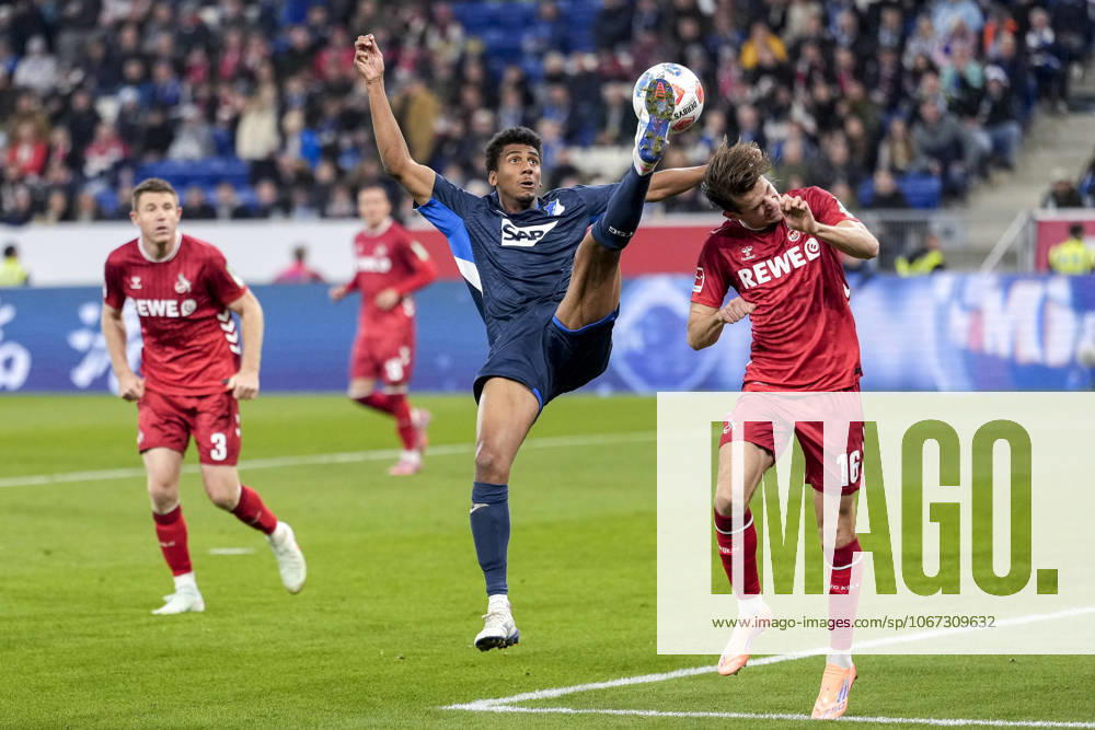 V.li.: Bernardo Fernandes da Silva Junior (Hoffenheim, 13), Jakub Kaminski (Köln, 16), Zweikampf, Spielszene, Duell, duel, tackle, tackling, Dynamik, Action, Aktion, 03.10.2025, Sinsheim (Deutschland), Fussball, Bundesliga, TSG 1899 Hoffenheim - 1. FC Köln, DFB DFL REGULATIONS PROHIBIT ANY USE OF PHOTOGRAPHS AS IMAGE SEQUENCES AND OR QUASI-VIDEO.