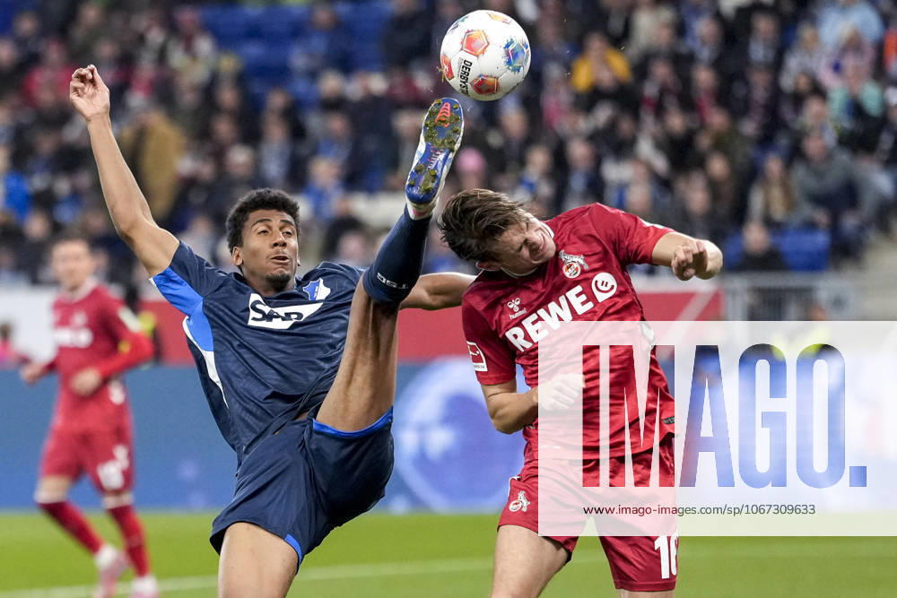 V.li.: Bernardo Fernandes da Silva Junior (Hoffenheim, 13), Jakub Kaminski (Köln, 16), Zweikampf, Spielszene, Duell, duel, tackle, tackling, Dynamik, Action, Aktion, 03.10.2025, Sinsheim (Deutschland), Fussball, Bundesliga, TSG 1899 Hoffenheim - 1. FC Köln, DFB DFL REGULATIONS PROHIBIT ANY USE OF PHOTOGRAPHS AS IMAGE SEQUENCES AND OR QUASI-VIDEO.