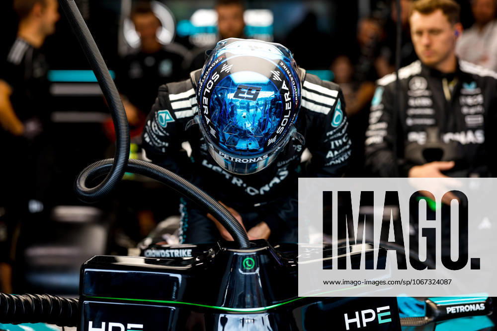 F1 - SINGAPORE GRAND PRIX 2025 RUSSELL George (gbr), Mercedes AMG F1 Team W16, portrait during the 2025 Formula 1 Singapore Grand Prix, 18th round of the 2025 FIA Formula One World Championship, WM, Weltmeisterschaft from October 3 to 5, 2025 on the Marina Bay Street Circuit, in Singapore - SingaporeSingapore