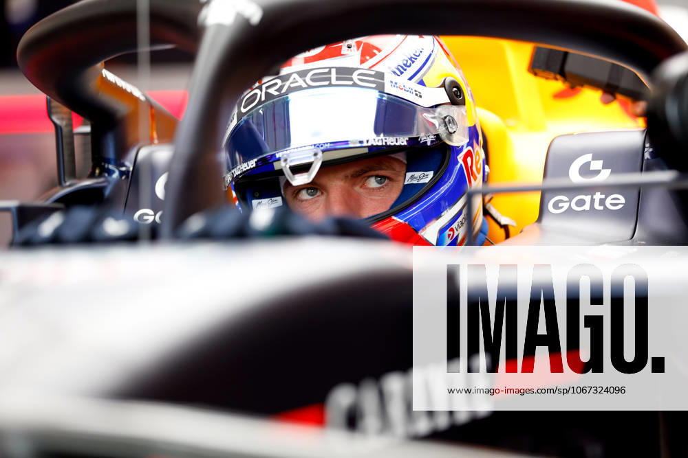 F1 - SINGAPORE GRAND PRIX 2025 VERSTAPPEN Max (ned), Red Bull Racing RB21, portrait during the 2025 Formula 1 Singapore Grand Prix, 18th round of the 2025 FIA Formula One World Championship, WM, Weltmeisterschaft from October 3 to 5, 2025 on the Marina Bay Street Circuit, in Singapore - SingaporeSingapore