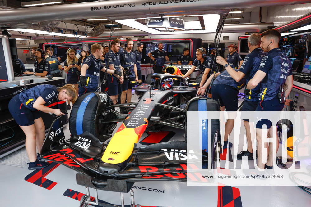 F1 - SINGAPORE GRAND PRIX 2025 VERSTAPPEN Max (ned), Red Bull Racing RB21, portrait during the 2025 Formula 1 Singapore Grand Prix, 18th round of the 2025 FIA Formula One World Championship, WM, Weltmeisterschaft from October 3 to 5, 2025 on the Marina Bay Street Circuit, in Singapore - SingaporeSingapore