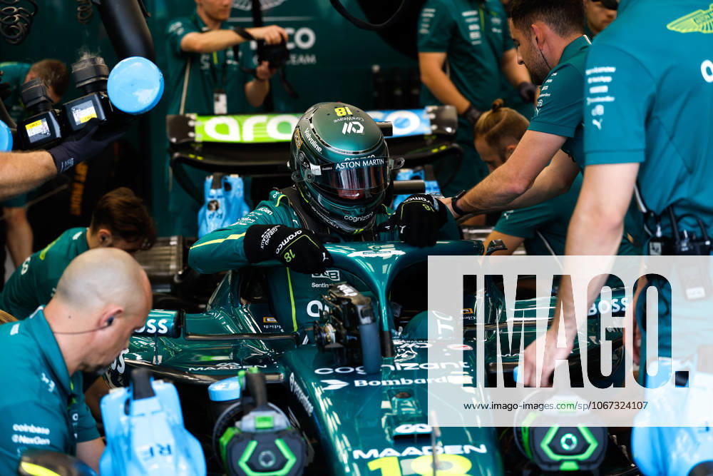 F1 - SINGAPORE GRAND PRIX 2025 STROLL Lance (can), Aston Martin F1 Team AMR25, portrait during the 2025 Formula 1 Singapore Grand Prix, 18th round of the 2025 FIA Formula One World Championship, WM, Weltmeisterschaft from October 3 to 5, 2025 on the Marina Bay Street Circuit, in Singapore - SingaporeSingapore