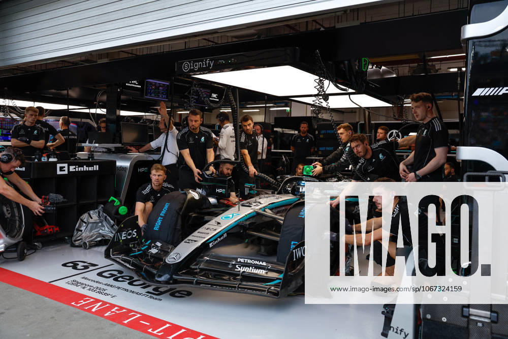 F1 - SINGAPORE GRAND PRIX 2025 63 RUSSELL George (gbr), Mercedes AMG F1 Team W16, action during the 2025 Formula 1 Singapore Grand Prix, 18th round of the 2025 FIA Formula One World Championship, WM, Weltmeisterschaft from October 3 to 5, 2025 on the Marina Bay Street Circuit, in Singapore - SingaporeSingapore
