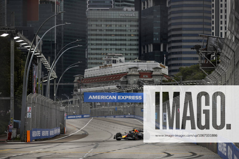 F1 - SINGAPORE GRAND PRIX 2025 01 VERSTAPPEN Max (nld), Red Bull Racing RB21, action during the 2025 Formula 1 Singapore Grand Prix, 18th round of the 2025 FIA Formula One World Championship, WM, Weltmeisterschaft from October 3 to 5, 2025 on the Marina Bay Street Circuit, in Singapore - SingaporeSingapore