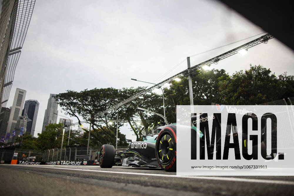F1 - SINGAPORE GRAND PRIX 2025 14 ALONSO Fernando (spa), Aston Martin F1 Team AMR24, action during the 2025 Formula 1 Singapore Grand Prix, 18th round of the 2025 FIA Formula One World Championship, WM, Weltmeisterschaft from October 3 to 5, 2025 on the Marina Bay Street Circuit, in Singapore - SingaporeSingapore