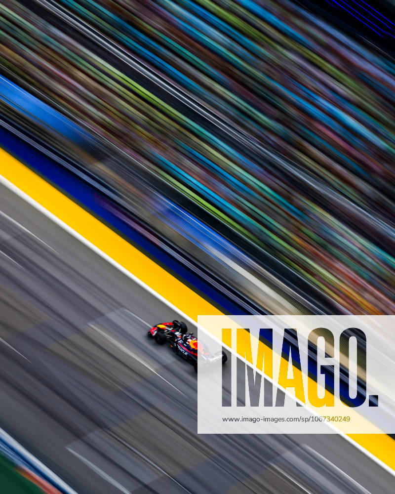 F1 - SINGAPORE GRAND PRIX 2025 01 VERSTAPPEN Max (nld), Red Bull Racing RB21, action during the 2025 Formula 1 Singapore Grand Prix, 18th round of the 2025 FIA Formula One World Championship, WM, Weltmeisterschaft from October 3 to 5, 2025 on the Marina Bay Street Circuit, in Singapore - SingaporeSingapore
