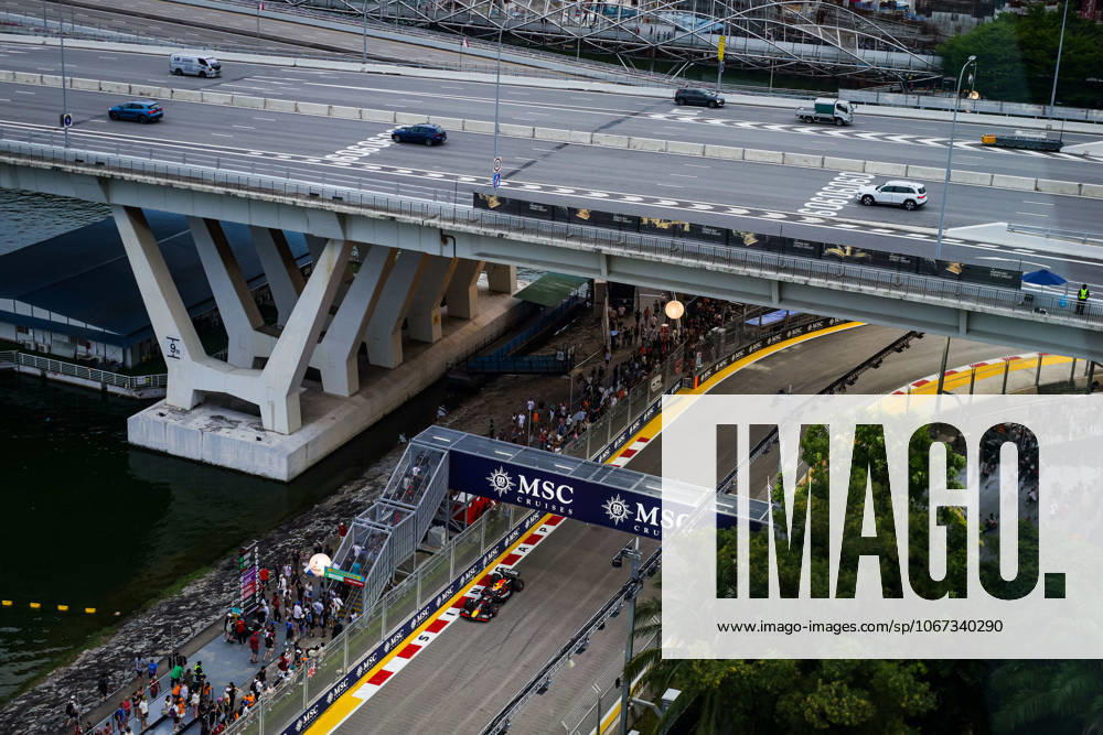 F1 - SINGAPORE GRAND PRIX 2025 01 VERSTAPPEN Max (nld), Red Bull Racing RB21, action during the 2025 Formula 1 Singapore Grand Prix, 18th round of the 2025 FIA Formula One World Championship, WM, Weltmeisterschaft from October 3 to 5, 2025 on the Marina Bay Street Circuit, in Singapore - SingaporeSingapore