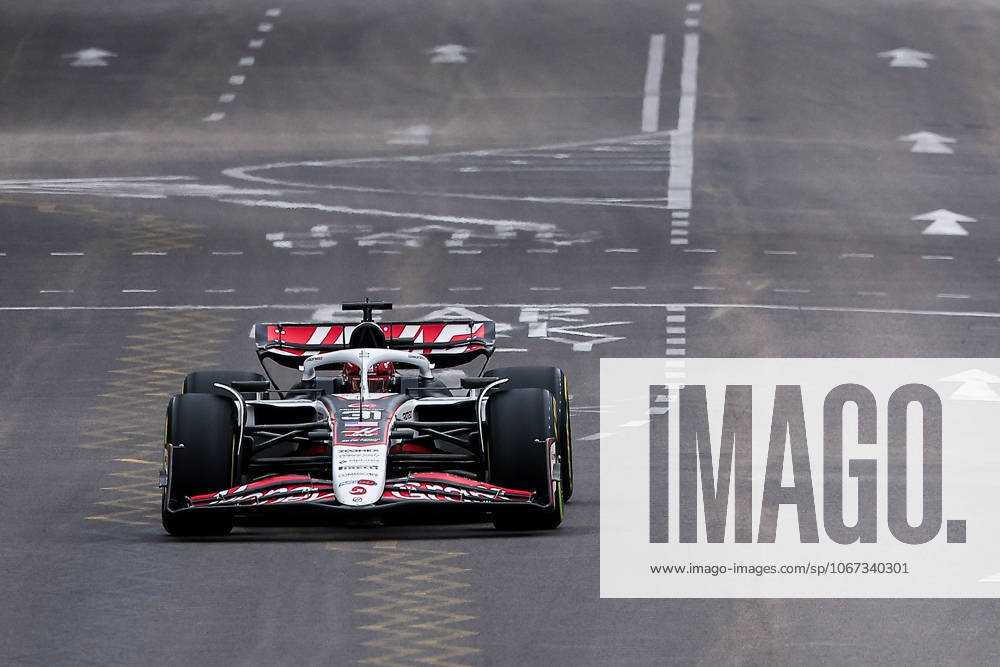 F1 - SINGAPORE GRAND PRIX 2025 31 OCON Esteban (fra), Haas F1 Team VF-25 Ferrari, action during the 2025 Formula 1 Singapore Grand Prix, 18th round of the 2025 FIA Formula One World Championship, WM, Weltmeisterschaft from October 3 to 5, 2025 on the Marina Bay Street Circuit, in Singapore - SingaporeSingapore