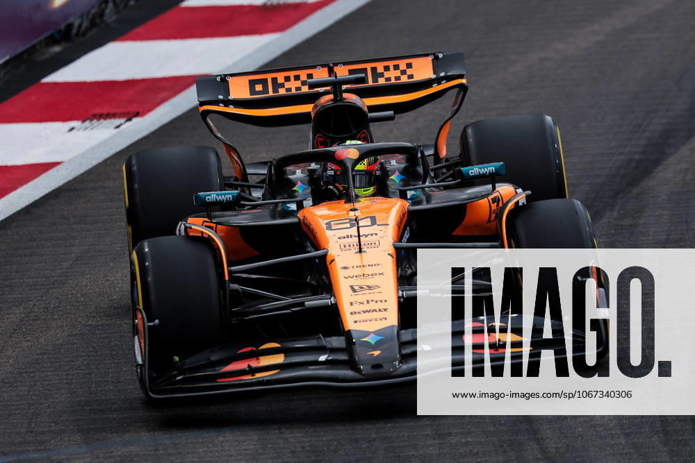 F1 - SINGAPORE GRAND PRIX 2025 81 PIASTRI Oscar (aus), McLaren F1 Team MCL39, action during the 2025 Formula 1 Singapore Grand Prix, 18th round of the 2025 FIA Formula One World Championship, WM, Weltmeisterschaft from October 3 to 5, 2025 on the Marina Bay Street Circuit, in Singapore - SingaporeSingapore