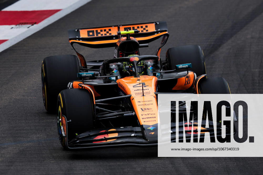 F1 - SINGAPORE GRAND PRIX 2025 04 NORRIS Lando (gbr), McLaren F1 Team MCL39, action during the 2025 Formula 1 Singapore Grand Prix, 18th round of the 2025 FIA Formula One World Championship, WM, Weltmeisterschaft from October 3 to 5, 2025 on the Marina Bay Street Circuit, in Singapore - SingaporeSingapore
