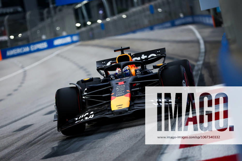 F1 - SINGAPORE GRAND PRIX 2025 01 VERSTAPPEN Max (nld), Red Bull Racing RB21, action during the 2025 Formula 1 Singapore Grand Prix, 18th round of the 2025 FIA Formula One World Championship, WM, Weltmeisterschaft from October 3 to 5, 2025 on the Marina Bay Street Circuit, in Singapore - SingaporeSingapore