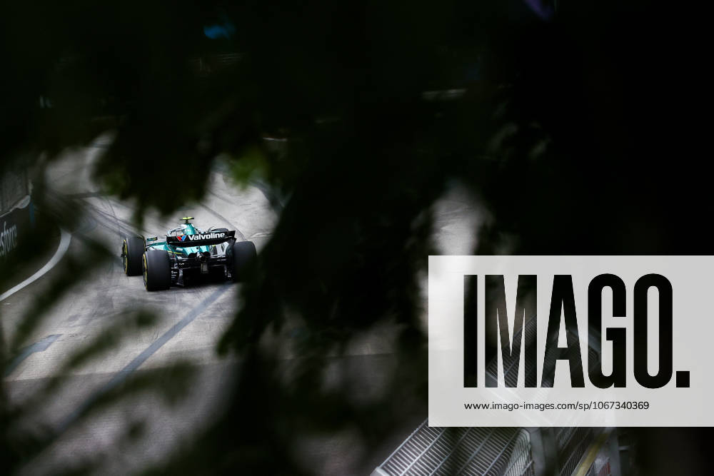 F1 - SINGAPORE GRAND PRIX 2025 14 ALONSO Fernando (spa), Aston Martin F1 Team AMR24, action during the 2025 Formula 1 Singapore Grand Prix, 18th round of the 2025 FIA Formula One World Championship, WM, Weltmeisterschaft from October 3 to 5, 2025 on the Marina Bay Street Circuit, in Singapore - SingaporeSingapore