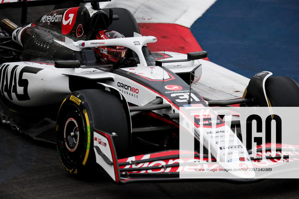 F1 - SINGAPORE GRAND PRIX 2025 31 OCON Esteban (fra), Haas F1 Team VF-25 Ferrari, action during the 2025 Formula 1 Singapore Grand Prix, 18th round of the 2025 FIA Formula One World Championship, WM, Weltmeisterschaft from October 3 to 5, 2025 on the Marina Bay Street Circuit, in Singapore - SingaporeSingapore