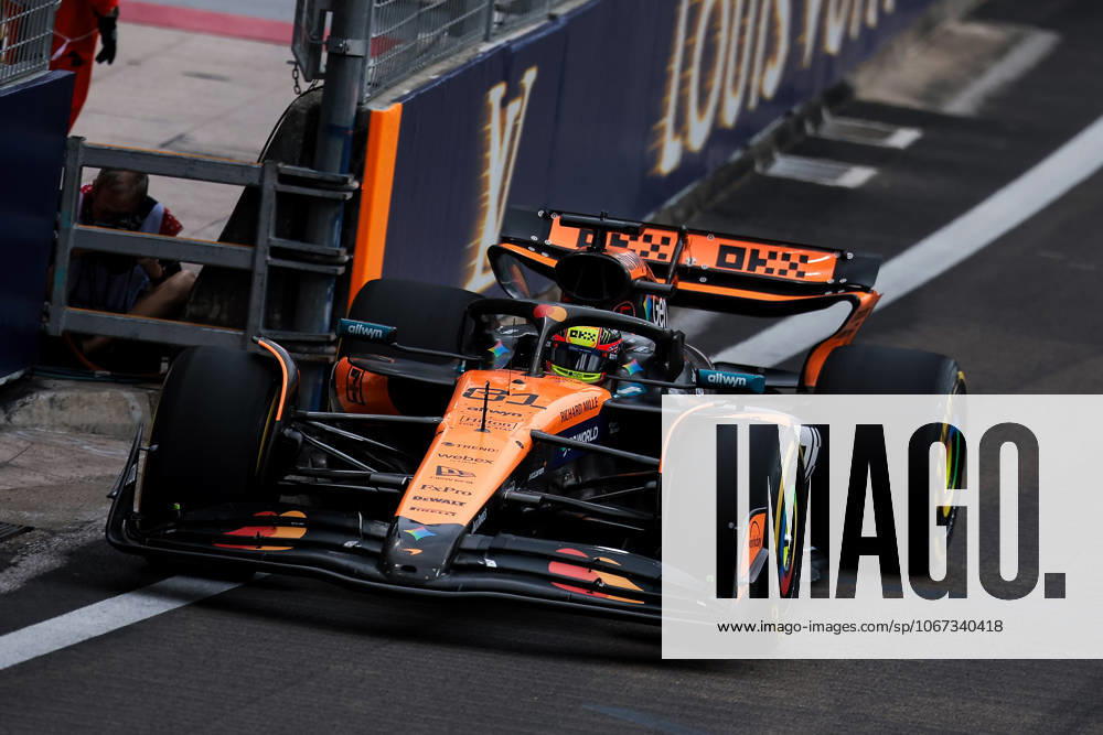 F1 - SINGAPORE GRAND PRIX 2025 81 PIASTRI Oscar (aus), McLaren F1 Team MCL39, action during the 2025 Formula 1 Singapore Grand Prix, 18th round of the 2025 FIA Formula One World Championship, WM, Weltmeisterschaft from October 3 to 5, 2025 on the Marina Bay Street Circuit, in Singapore - SingaporeSingapore