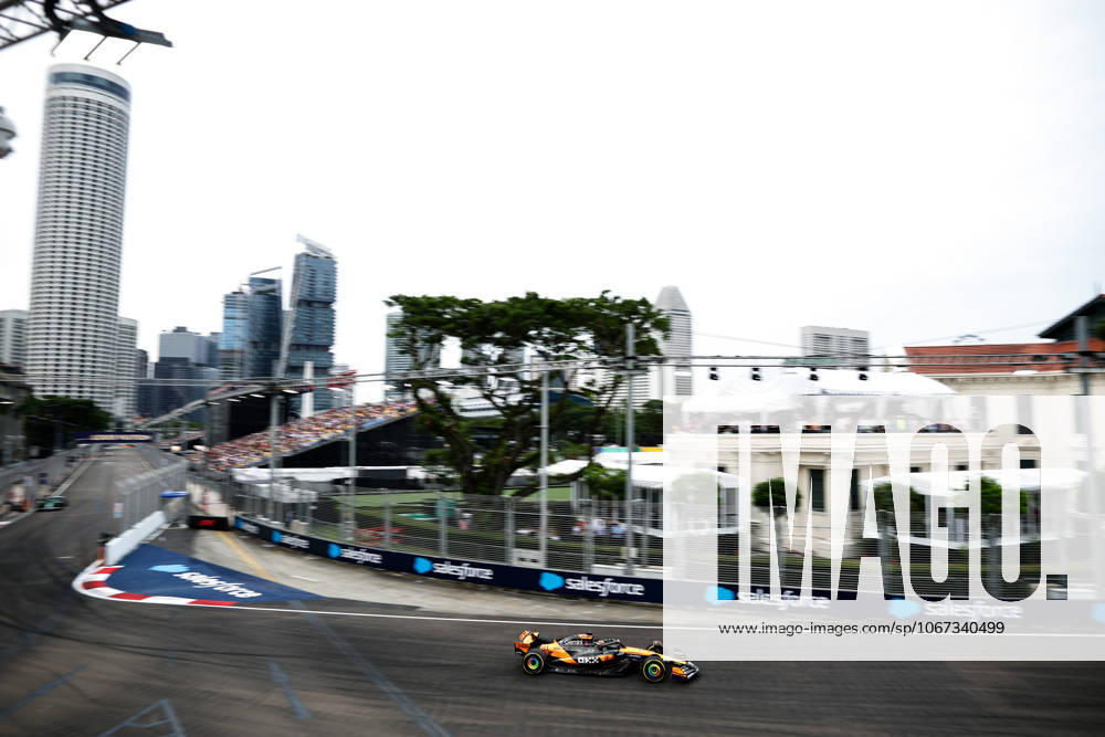 F1 - SINGAPORE GRAND PRIX 2025 81 PIASTRI Oscar (aus), McLaren F1 Team MCL39, action during the 2025 Formula 1 Singapore Grand Prix, 18th round of the 2025 FIA Formula One World Championship, WM, Weltmeisterschaft from October 3 to 5, 2025 on the Marina Bay Street Circuit, in Singapore - SingaporeSingapore