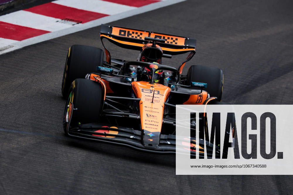 F1 - SINGAPORE GRAND PRIX 2025 81 PIASTRI Oscar (aus), McLaren F1 Team MCL39, action during the 2025 Formula 1 Singapore Grand Prix, 18th round of the 2025 FIA Formula One World Championship, WM, Weltmeisterschaft from October 3 to 5, 2025 on the Marina Bay Street Circuit, in Singapore - SingaporeSingapore