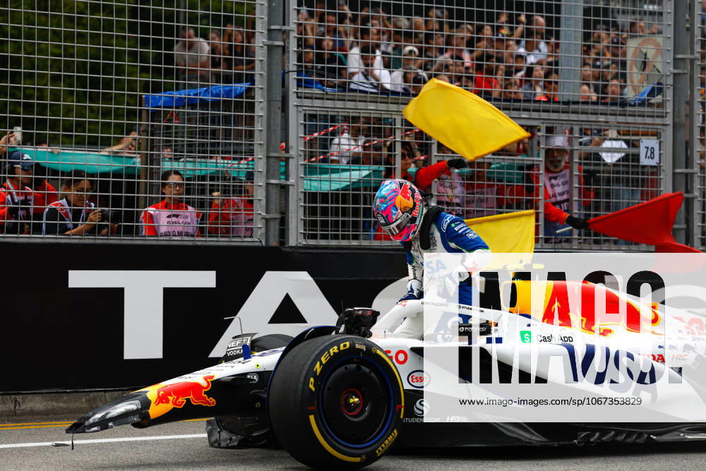 F1 - SINGAPORE GRAND PRIX 2025 LAWSON Liam (nzl), Visa Cash App RB F1 Team VCARB02, portrait during the 2025 Formula 1 Singapore Grand Prix, 18th round of the 2025 FIA Formula One World Championship, WM, Weltmeisterschaft from October 3 to 5, 2025 on the Marina Bay Street Circuit, in Singapore - SingaporeSingapore
