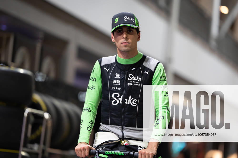 F1 - SINGAPORE GRAND PRIX 2025 BORTOLETO Gabriel (bra), Stake F1 Team Kick C45, portrait during the 2025 Formula 1 Singapore Grand Prix, 18th round of the 2025 FIA Formula One World Championship, WM, Weltmeisterschaft from October 3 to 5, 2025 on the Marina Bay Street Circuit, in Singapore - SingaporeSingapore