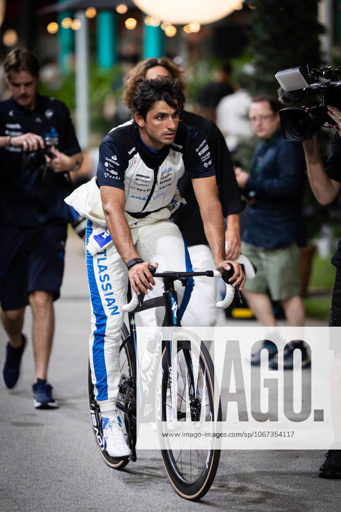 F1 - SINGAPORE GRAND PRIX 2025 SAINZ Carlos (spa), Williams Racing FW47, portrait during the 2025 Formula 1 Singapore Grand Prix, 18th round of the 2025 FIA Formula One World Championship, WM, Weltmeisterschaft from October 3 to 5, 2025 on the Marina Bay Street Circuit, in Singapore - SingaporeSingapore