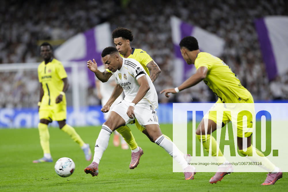 LA LIGA EA Sports - Real Madrid vs Villarreal MADRID, SPAIN - October 4: Kylian Mbappe of Real Madrid in action during the La Liga 2025 26 match between Real Madrid and Villarreal at Santiago Bernabeu Stadium. (Photo by Guille Martinez f22photo) Madrid Santiago Bernabeu Stadium Spain