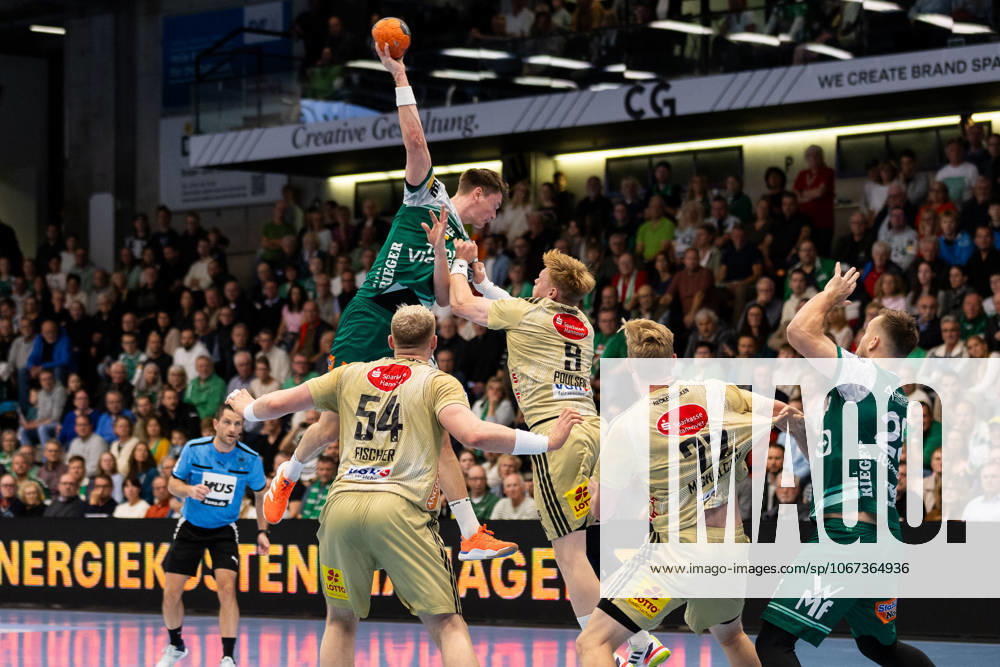 Oskar SUNNEFELDT (FRISCH AUF! Goeppingen, 27) erzielt ein Tor, Aktion, Torwurf FRISCH AUF! Goeppingen (FAG) vs. TSV Hannover-Burgdorf (HAN), Handball, Maenner, Daikin Handball Bundesliga (HBL), 7. Spieltag, Spielzeit 2025 2026, 04.10.2025 FRISCH AUF! Goeppingen (FAG) vs. TSV Hannover-Burgdorf (HAN), Handball, Maenner, Daikin Handball Bundesliga (HBL), 7. Spieltag, Spielzeit 2025 2026, 04.10.2025 Goeppingen