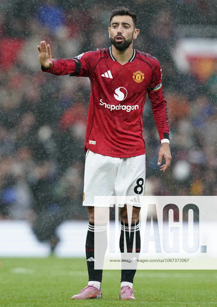 Manchester, England, 4th October 2025. Bruno Fernandes of Manchester United, ManU during the Manchester United vs Sunderland Premier League match at Old Trafford, Manchester. Picture credit should read: Andrew Yates Sportimage . SPI_105_AY_MAN_UTD_SUN SPI-4195-0105